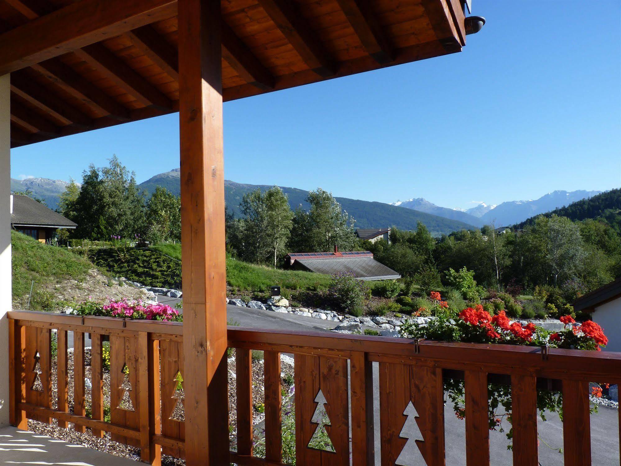 Chalet Des Alpes Bed & Breakfast Crans-Montana Bagian luar foto